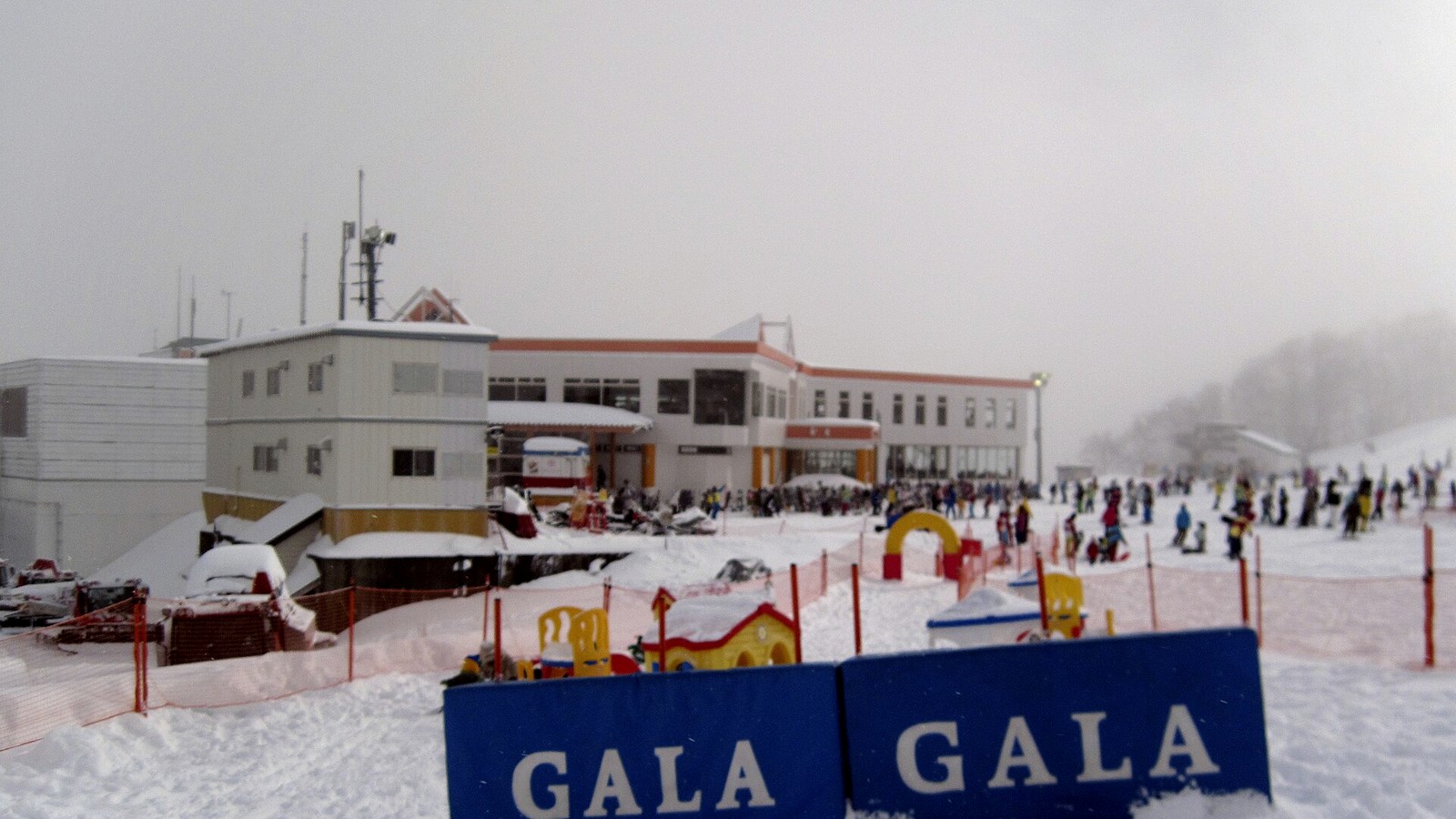 ガーラ湯澤雪道與山谷市鎮