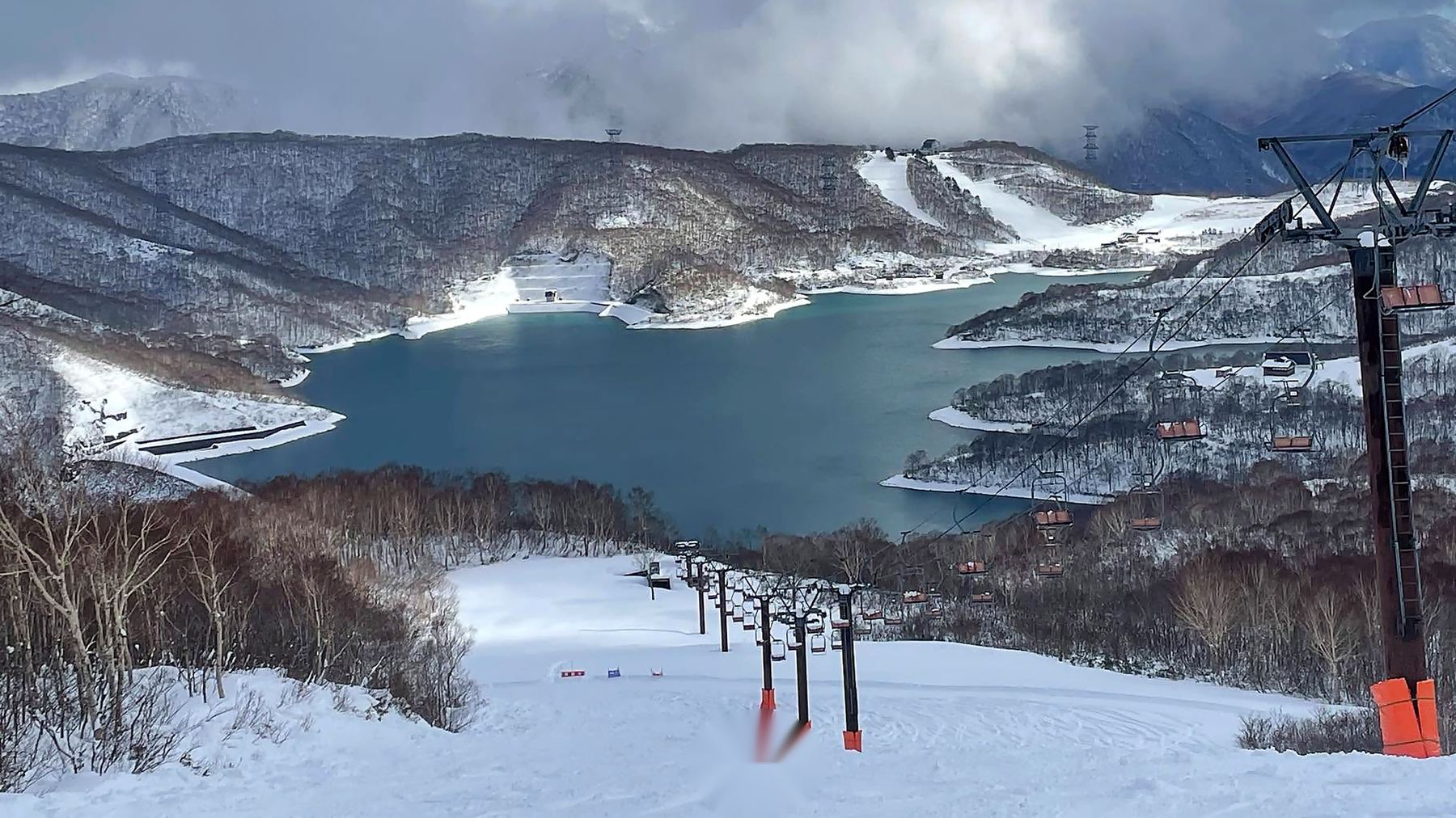 神樂田代湖與吊椅雪道，無人空景